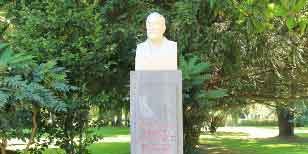 estatua armando palacios